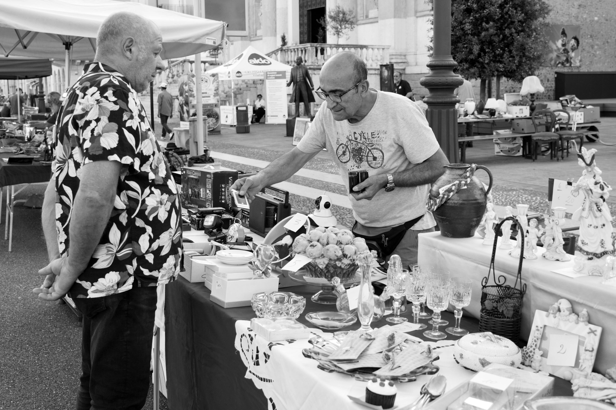 Developing Strong Bargaining Skills for Flea Markets